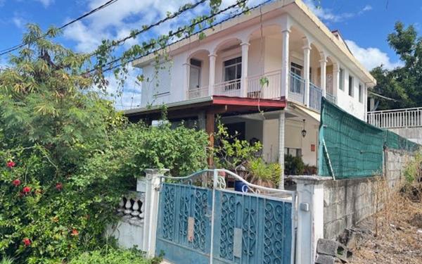 Maison à vendre    4 pièces •  Vieux-Habitants