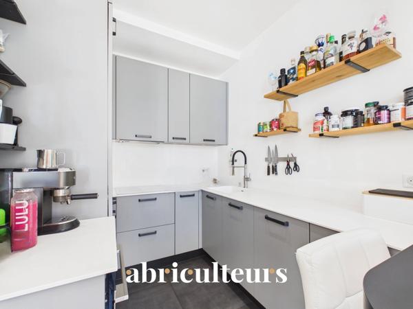 Superbe T2 de 58 m² Entièrement Rénové avec Terrasses Calme Absolu à 2 min de la Gare TGV Nice-Ville