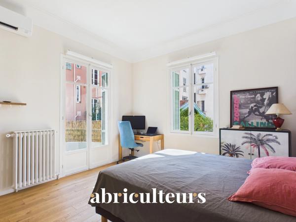 Superbe T2 de 58 m² Entièrement Rénové avec Terrasses Calme Absolu à 2 min de la Gare TGV Nice-Ville