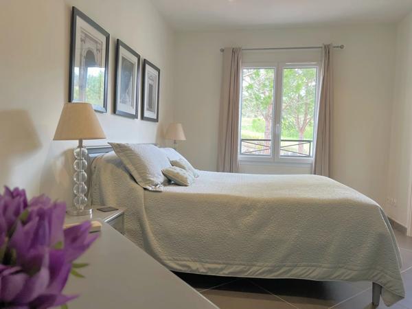 LIMOUX – Élégante Propriété de 5 Chambres avec Vue Panoramique Exceptionnelle et Commodités à Proximité