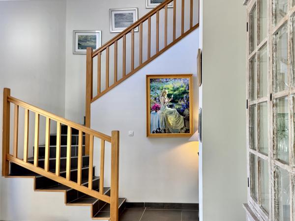 LIMOUX – Élégante Propriété de 5 Chambres avec Vue Panoramique Exceptionnelle et Commodités à Proximité