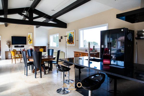 TRETS - ENSEMBLE IMMOBILIER - T8 - PISCINE - POOL HOUSE - GARAGE - VUE SAINTE VICTOIRE - 985 000 