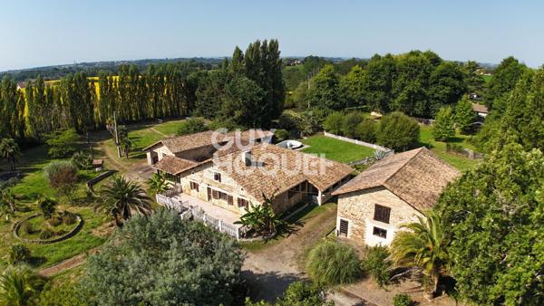 Propriété 371 m² avec dépendances, boxs pour chevaux et 1ha de terrain