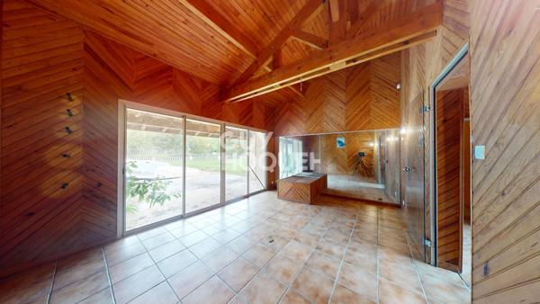 Propriété 371 m² avec dépendances, boxs pour chevaux et 1ha de terrain