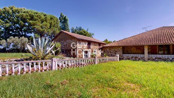 Propriété 371 m² avec dépendances, boxs pour chevaux et 1ha de terrain