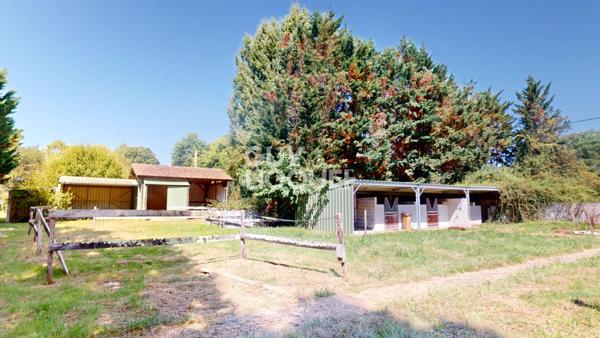 Propriété 371 m² avec dépendances, boxs pour chevaux et 1ha de terrain