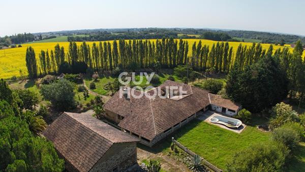 Propriété 371 m² avec dépendances, boxs pour chevaux et 1ha de terrain