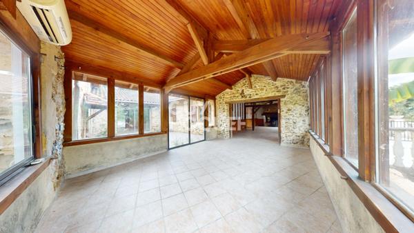 Propriété 371 m² avec dépendances, boxs pour chevaux et 1ha de terrain