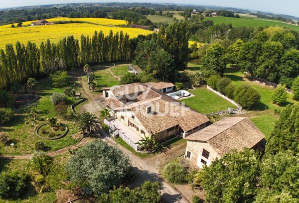 Propriété 371 m² avec dépendances, boxs pour chevaux et 1ha de terrain