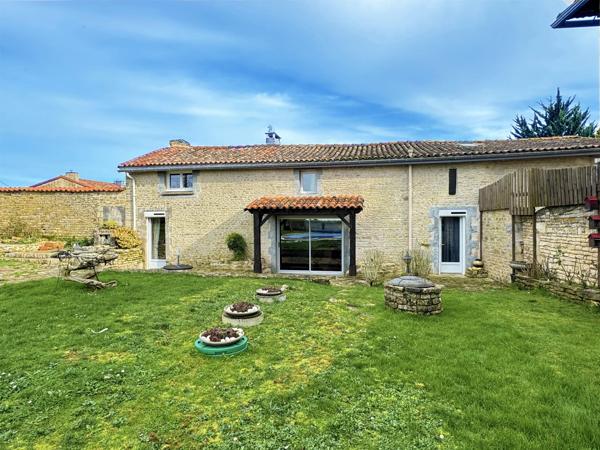Charmante propriété de 3 chambres avec piscine, gîte potentiel - proche de toutes les commodités