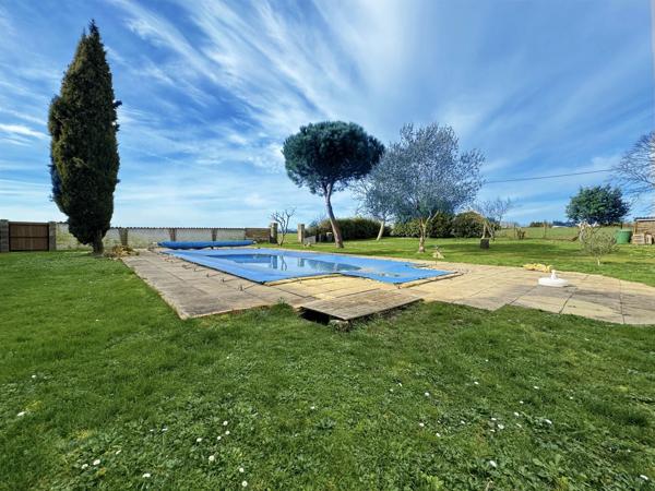 Charmante propriété de 3 chambres avec piscine, gîte potentiel - proche de toutes les commodités