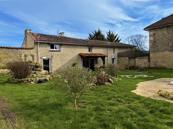 Charmante propriété de 3 chambres avec piscine, gîte potentiel - proche de toutes les commodités