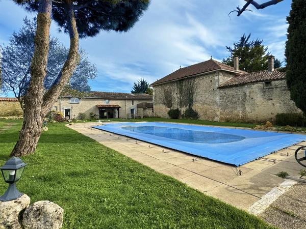 Charmante propriété de 3 chambres avec piscine, gîte potentiel - proche de toutes les commodités
