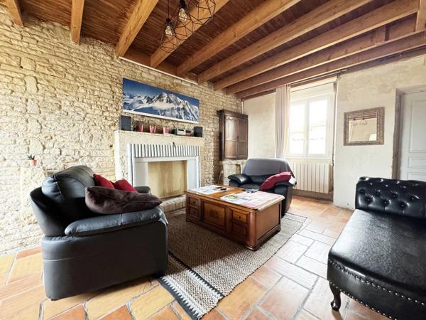 Charmante propriété de 3 chambres avec piscine, gîte potentiel - proche de toutes les commodités