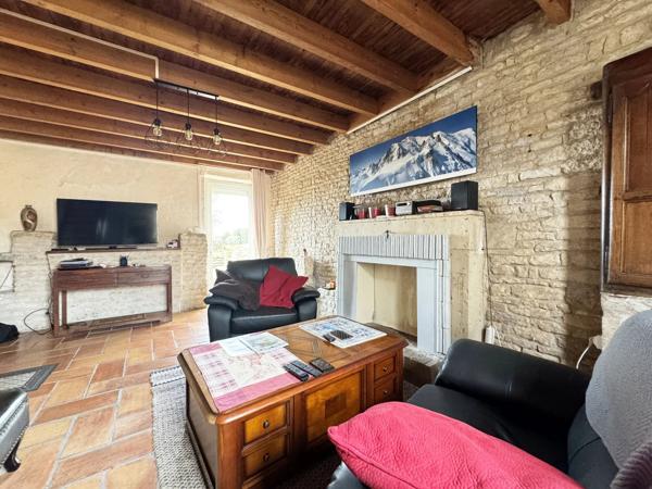 Charmante propriété de 3 chambres avec piscine, gîte potentiel - proche de toutes les commodités