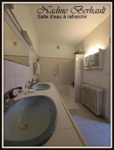 Immeuble à vendre AMILLY centre bourg (45) ensemble immobilier avec fort potentiel et rentabilité de plus de 35 200 €/an.