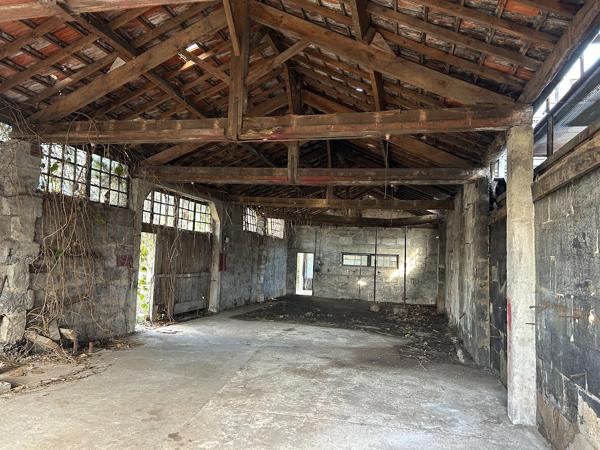 Très rare sur ce secteur hangar / terrain 564 m²