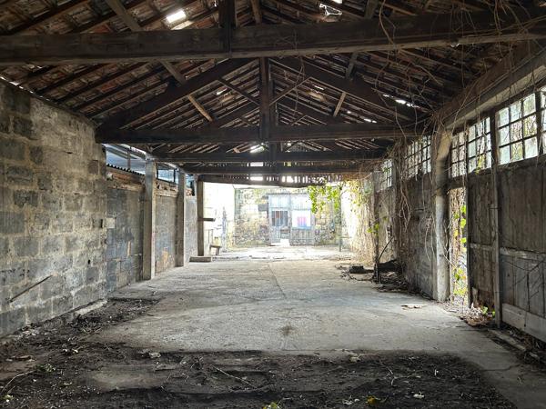 Très rare sur ce secteur hangar / terrain 564 m²