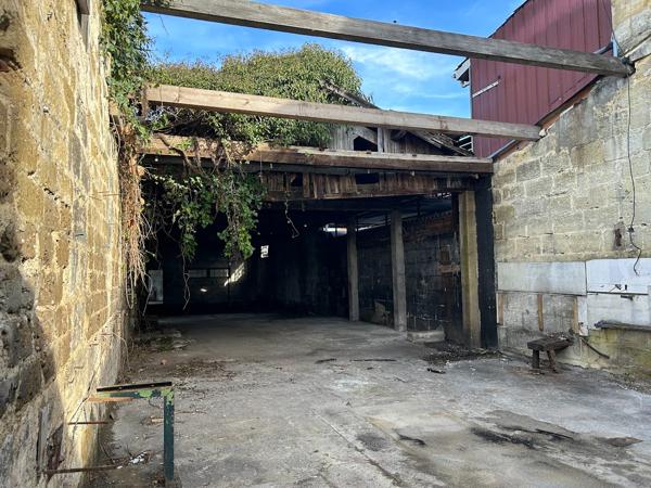 Très rare sur ce secteur hangar / terrain 564 m²