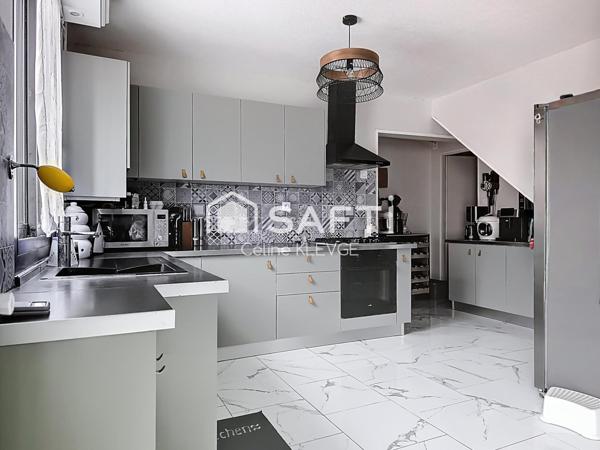 MAISON R+1 AVEC 4 CHAMBRES ET PISCINE