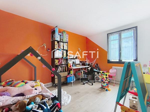 MAISON R+1 AVEC 4 CHAMBRES ET PISCINE