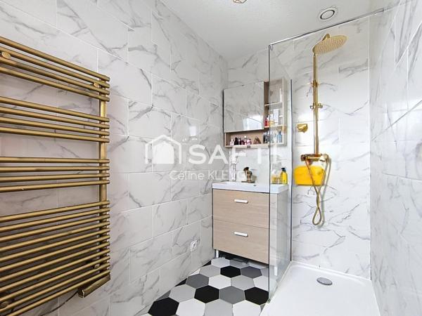 MAISON R+1 AVEC 4 CHAMBRES ET PISCINE