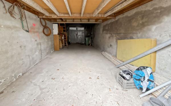 Stationnement à louer    30 m2 Orléans