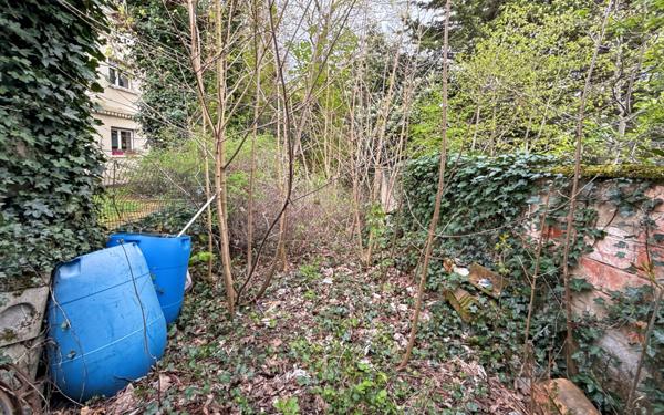 Stationnement à louer    30 m2 Orléans