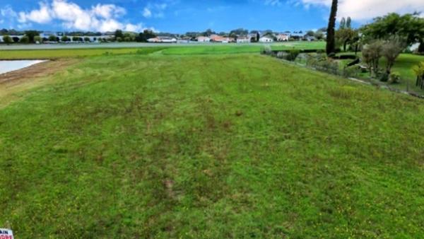 Terrain 1 à 3 parcelles possible CU ok à vendre MATHA (17)