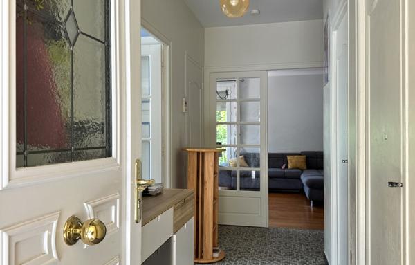 Maison lumineuse aux beaux volumes   Jardin, terrasse et fort potentiel d’aménagement