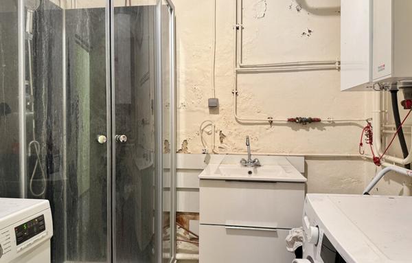 Maison lumineuse aux beaux volumes   Jardin, terrasse et fort potentiel d’aménagement