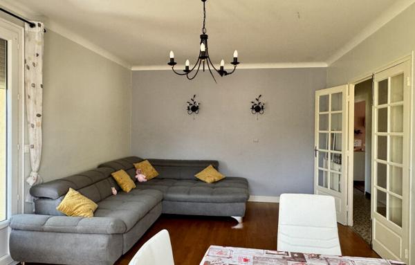 Maison lumineuse aux beaux volumes   Jardin, terrasse et fort potentiel d’aménagement