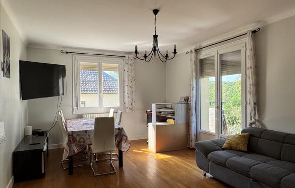 Maison lumineuse aux beaux volumes   Jardin, terrasse et fort potentiel d’aménagement