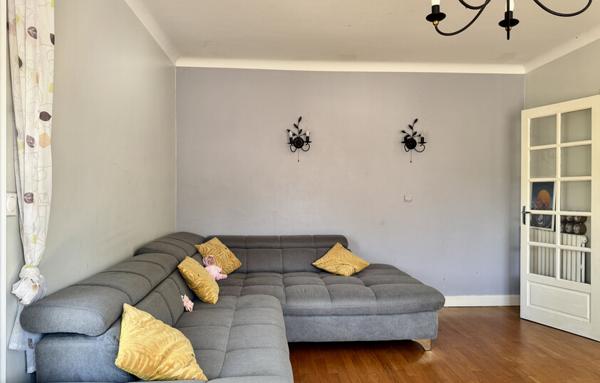 Maison lumineuse aux beaux volumes   Jardin, terrasse et fort potentiel d’aménagement