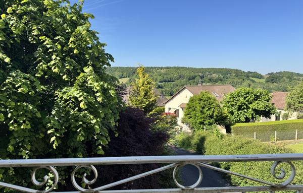 Maison lumineuse aux beaux volumes   Jardin, terrasse et fort potentiel d’aménagement
