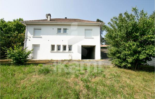 Maison 4 pièces   110 m2   Terrain d'environ 2500 m2   proche Périgueux