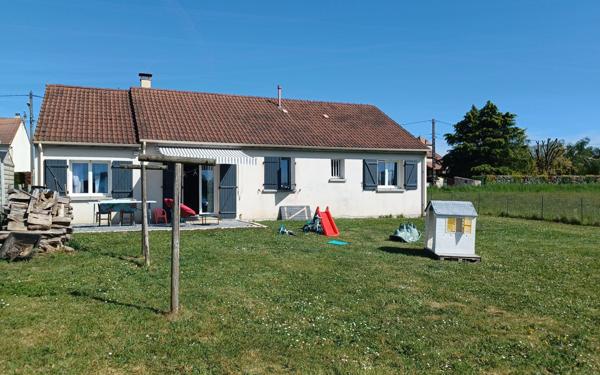 Maison à vendre    4 pièces •  Saint-Priest-la-Feuille