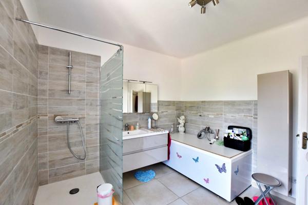 Maison à vendre 6 pièces LE LAVANDOU-SAINT CLAIR (83)