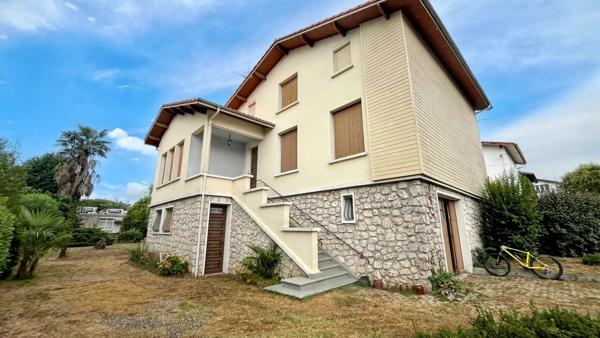 Maison
         8 pièces
        - 170 m² 169 000 € *
