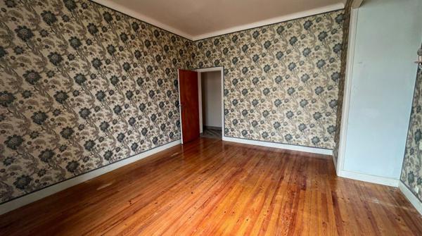 Maison
         8 pièces
        - 170 m² 169 000 € *