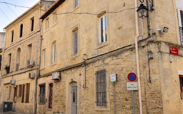 Immeuble à vendre    6 pièces • 150 m2 Vauvert