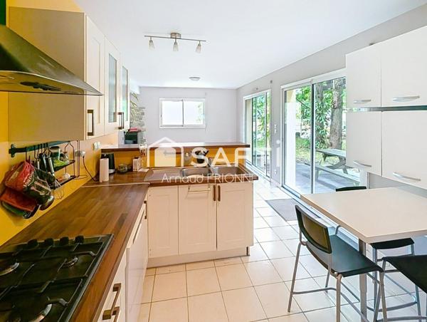 MAISON AVEC 5 CHAMBRES A PELLOUAILLE LES VIGNES