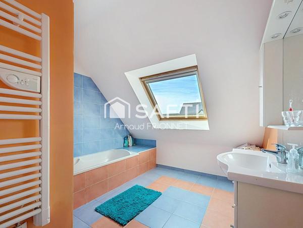 MAISON AVEC 5 CHAMBRES A PELLOUAILLE LES VIGNES