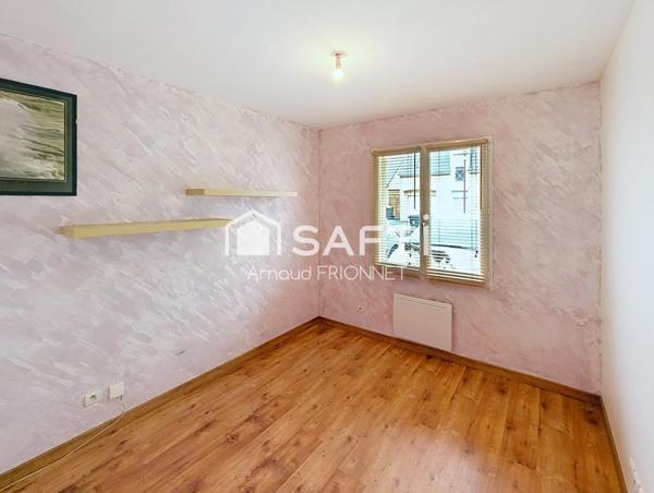 MAISON AVEC 5 CHAMBRES A PELLOUAILLE LES VIGNES