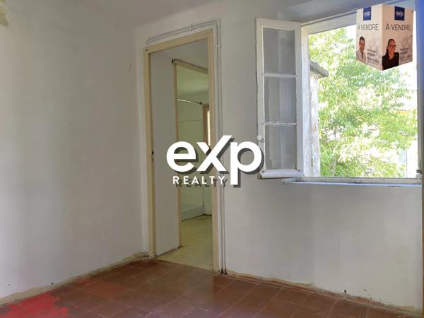 Maison T2/3 - 44 m²  - Jardin 77 M²  - 2 Places de Parking  / Les Moulins