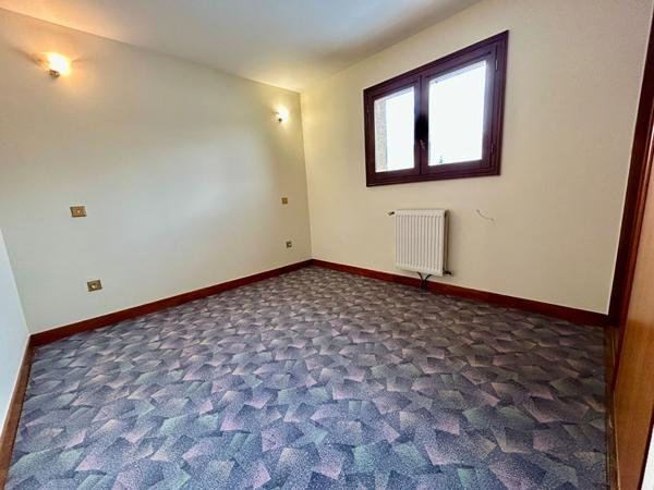 A VENDRE MAISON T4 + GRAND GARAGE + JARDIN