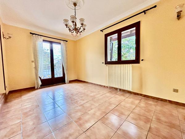 A VENDRE MAISON T4 + GRAND GARAGE + JARDIN