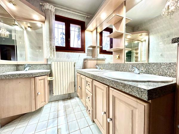 A VENDRE MAISON T4 + GRAND GARAGE + JARDIN