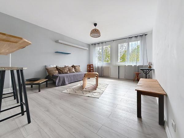 T2 rénové de 55 m² - Parking sécurisé