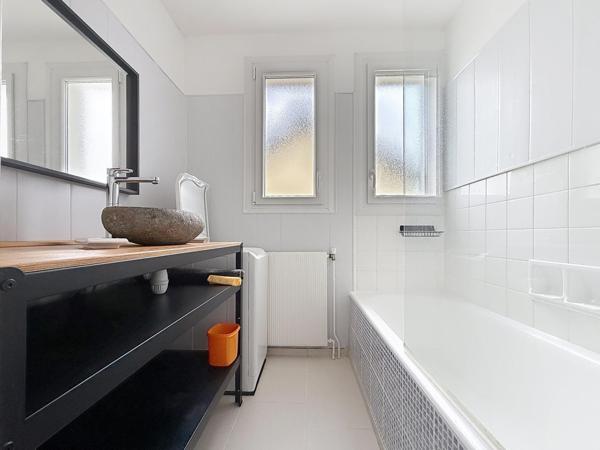 T2 rénové de 55 m² - Parking sécurisé